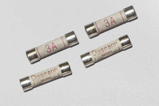 Aşırı Yük Koruması 7 Amp Hat İçi Sigorta İngiliz Standardı 240VAC Siyah Renk